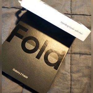 Samsung Galaxy Z Fold4 SM-F936U - 512GB - Beige (Unlocked) + Standing Cover&PEN!